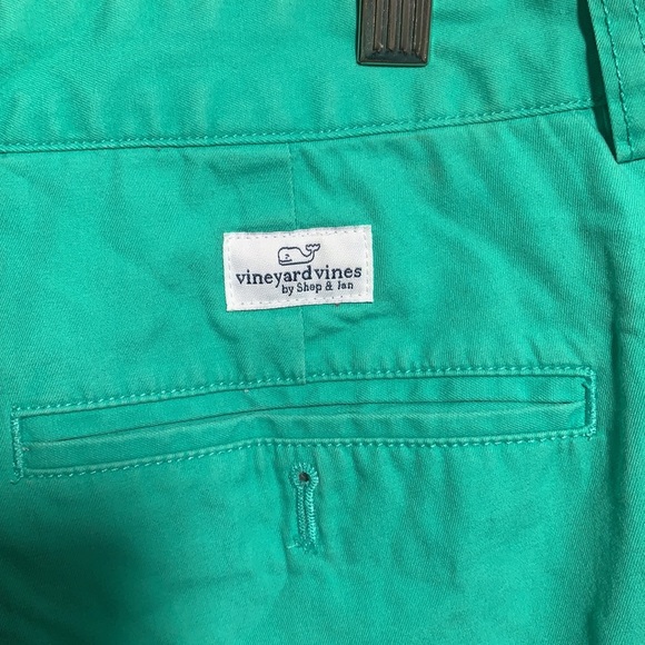 Vineyard Vines shorts size 33 - Picture 4 of 5